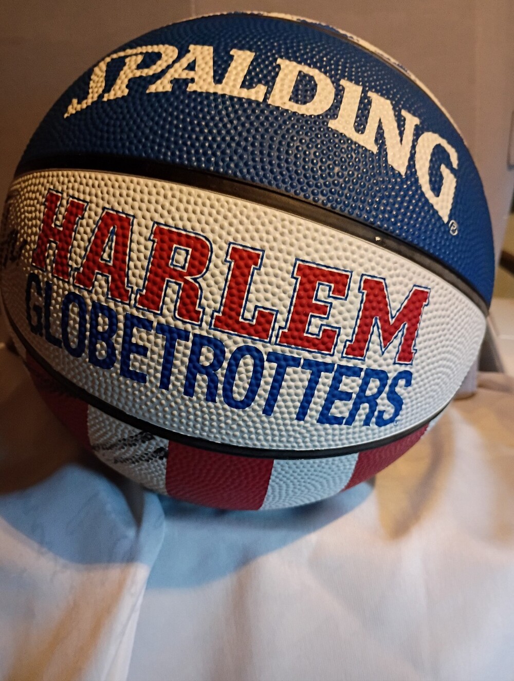 Harlem Globetrotters signed basketball